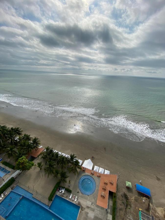 Departamentos frente al mar en Resort Playa Azul-Tonsupa Exterior foto