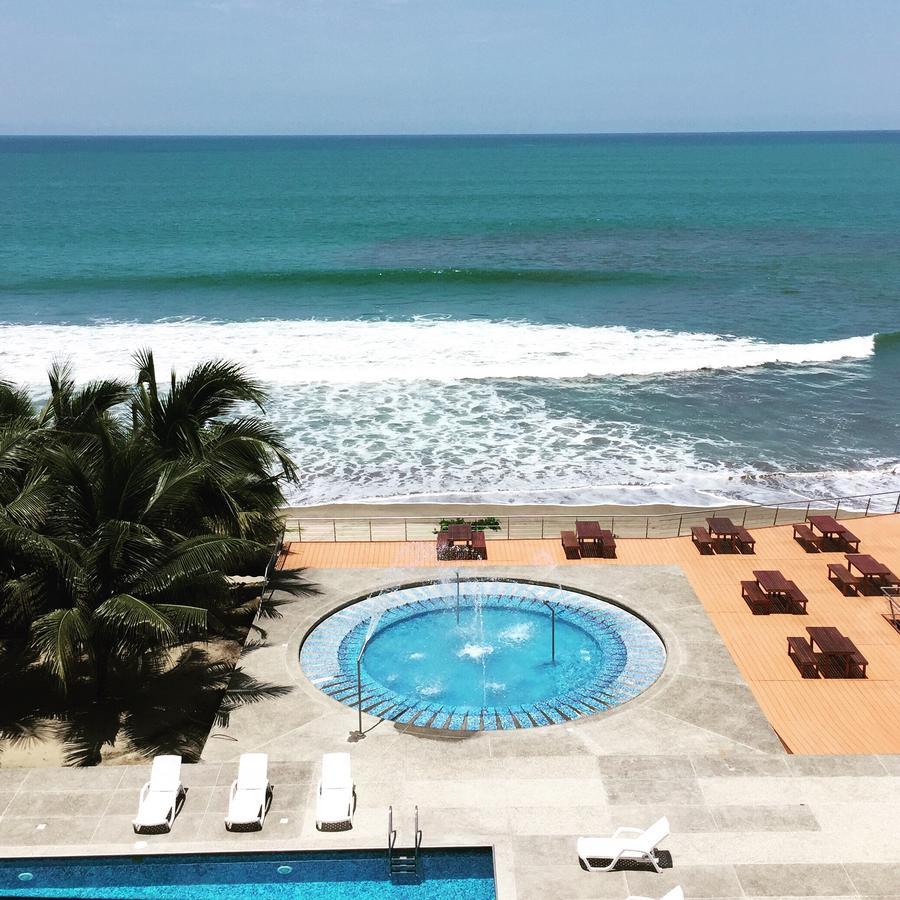 Departamentos frente al mar en Resort Playa Azul-Tonsupa Exterior foto